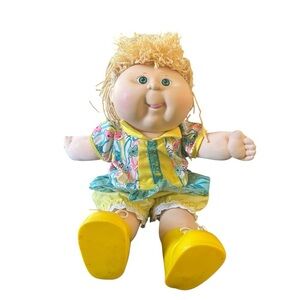 Vintage Cabbage Patch Kid Millie Fern– Blonde Styled Loop Yarn Hair, green eyes